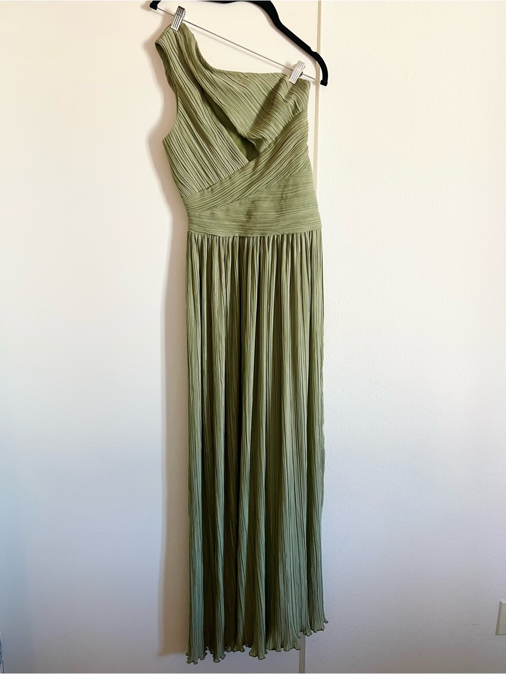 NWOT! Michael Costello x REVOLVE Sloane Gown in Sage - Picture 4 of 5